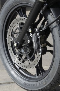 Moto Guzzi V7 II Stone : freinage ABS