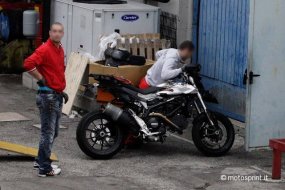 Photo volée : une Ducati Hypermotard à refroidissement (...)