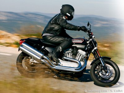 Harley-Davidson XR 1200 : genoux hauts