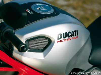 Ducati 1100 Monster : pratique et esthétique.