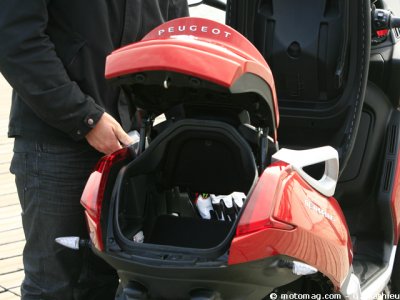 Peugeot Metropolis 400 : coffre pour un casque