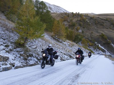 Cinq routières dans les Alpes : neige et verglas