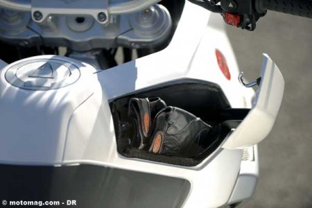 Moto Guzzi 1200 Stelvio : boîte à gants