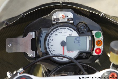 Essai KTM RC 250 R :  à bord
