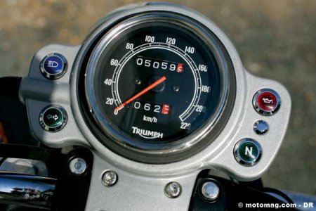 Triumph 900 Scrambler : tableau de bord minimal