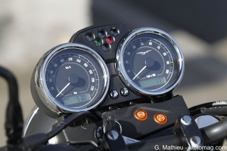Moto Guzzi V7 II Stone : cadrans analogiques