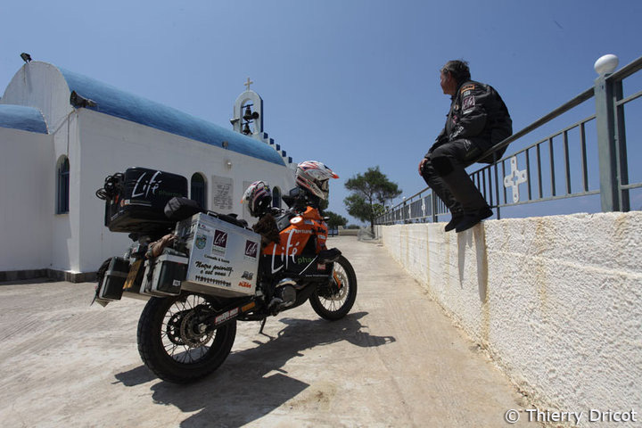 Voyage à moto : les aventures du reporter belge Thierry (...)