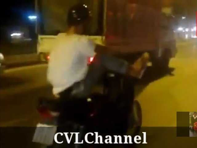 Vietnam : grosse amende pour avoir conduit sa moto sans (...)