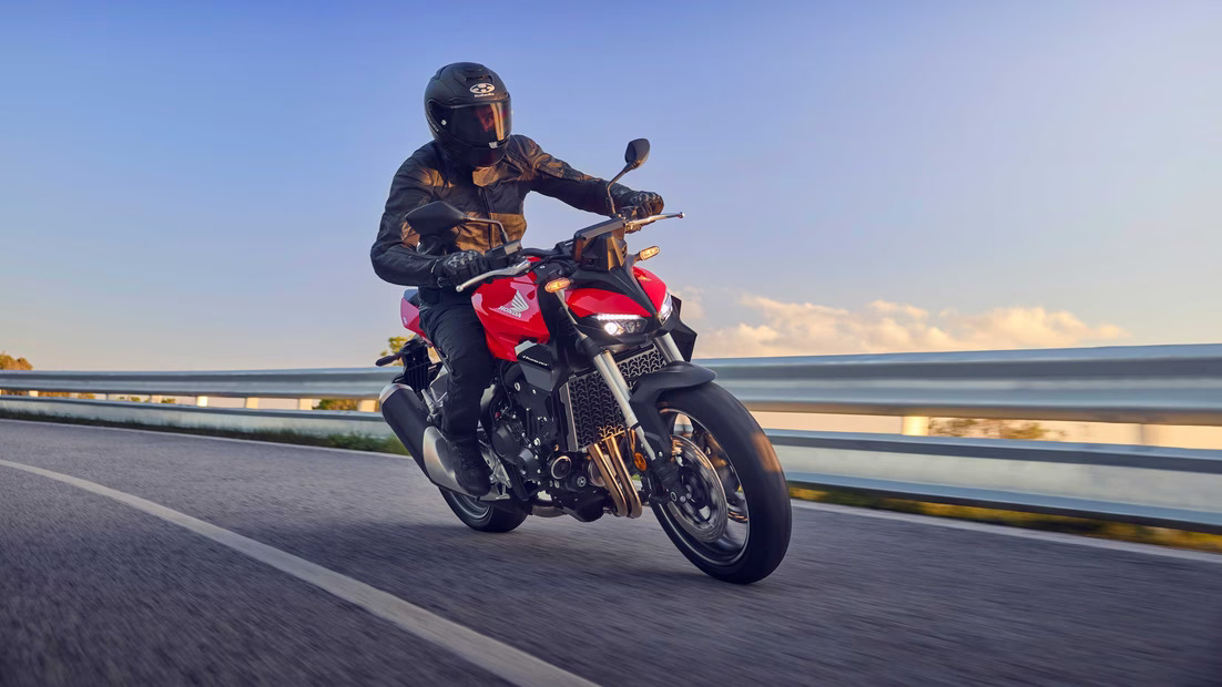 Honda CB1000 Hornet 2025 : le gros frelon débarque enfin dans l'arène