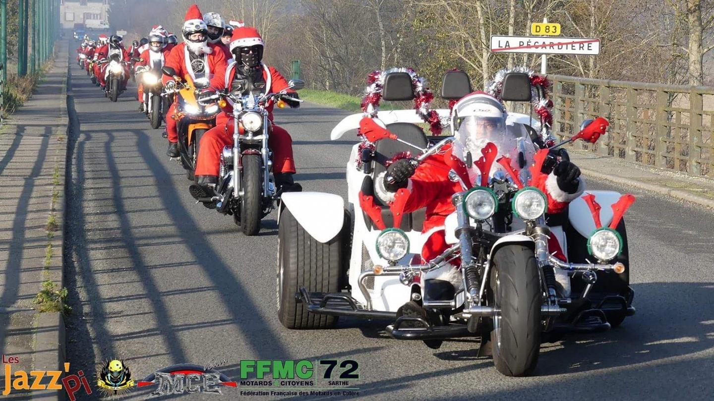Balade des Pères Noël à moto dans la Sarthe (72)