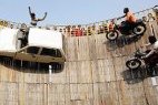 Inde : autos et motos se croisent sur le mur de la mort (...)