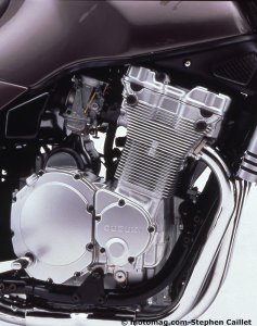 Suzuki GSX 1100 G : le moteur dérivé du GSX-R