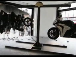 Art : deux Honda Fireblade sur la balance (+vidéo)