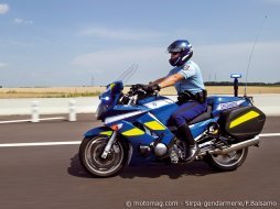 Gendarmerie du Rhône - [EQUIPEMENT MOTO🏍 – LE BLOUSON] A moto ou à  scooter, la tenue légère est à proscrire. Elle ne protège pas et complique  les soins d'urgence🏥 en cas d'accident. #