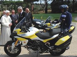 Deux Ducati Multistrada 1200 "papamobiles" pour (...)