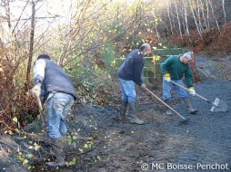 Aveyron : les enduristes entretiennent les chemins