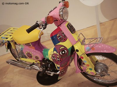Honda 50 Cub : acidulée au Mori Art Center de Tokyo