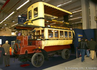 Rétromobile : omnibus à impériale antique
