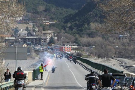 Manif 24 mars Hautes-Alpes : automobiles en attente