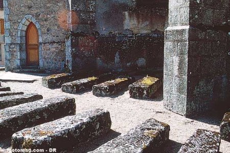 les sarcophages de Quarré-les-Tombes