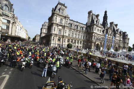 21 mai : la manif arrive à la mairie de Paris