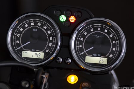 Moto Guzzi V7 II Style Scrambler : instrumentation complète